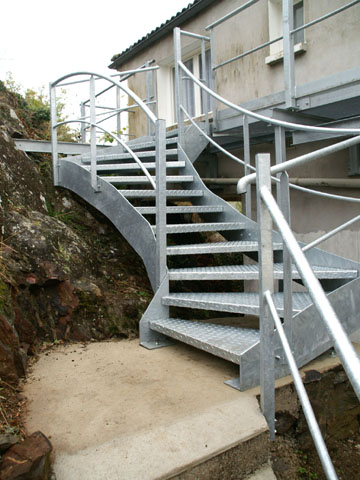 escalier metallique logement collectif 85